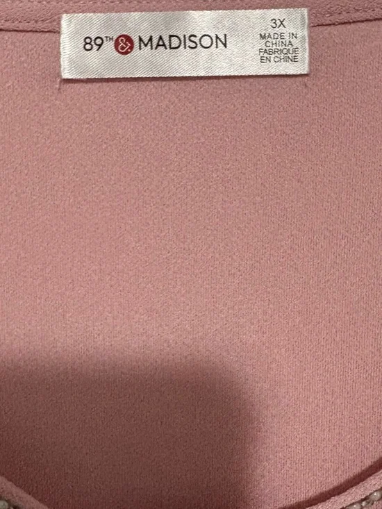 89th & Madison Pink Short Sleeve Top with Crisscross Embellished V-Neck - Picture 3 of 6